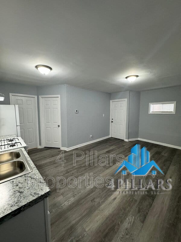 Building Photo - 3904 Deodar St