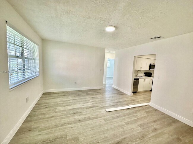 Foto del edificio - 1533 NW 53rd St