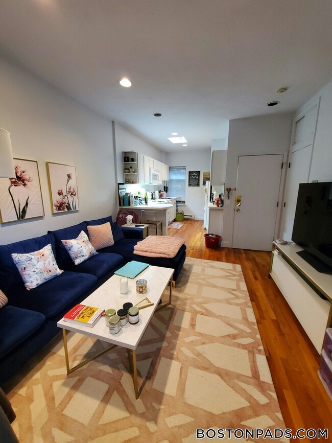 Foto del edificio - 57 Westland Ave