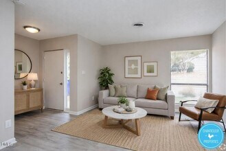 Building Photo - 25 Creekside Cir