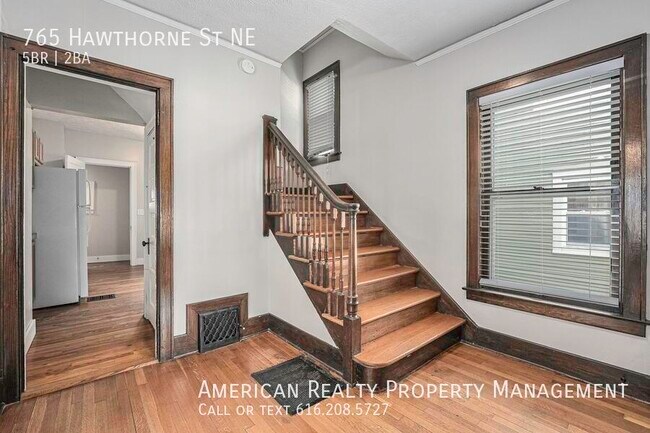 Building Photo - 765 Hawthorne St NE