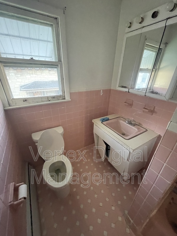 Building Photo - 624 Hemlock St