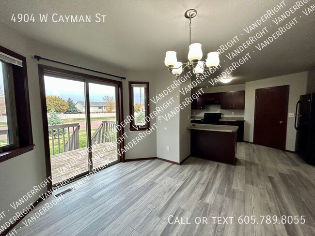 Building Photo - 4904 W Cayman St