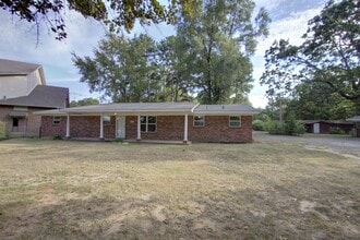 Building Photo - 3830 Union Rd