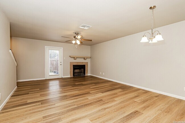 Foto del edificio - 7802 Richard Frank Way