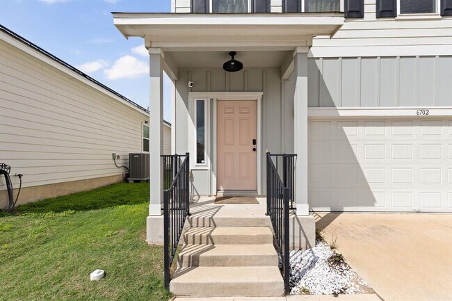 Foto del edificio - 6702 Routenburn St