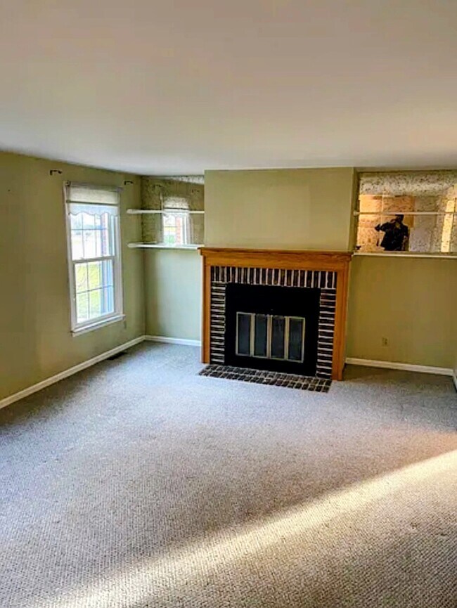 Building Photo - 127 Fairgreen Dr