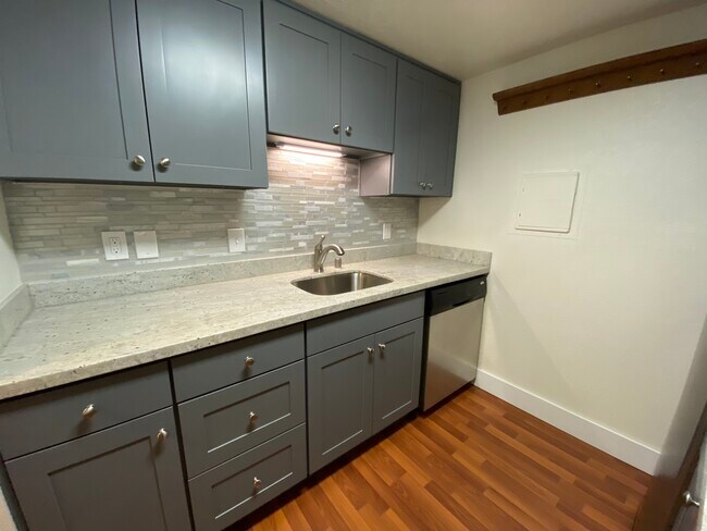 Building Photo - 14012 Juanita Dr NE