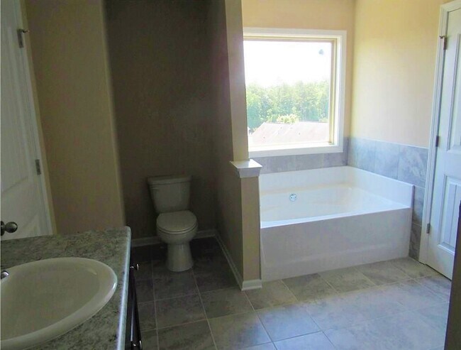 Master bathroom - 545 Tuscan Cove