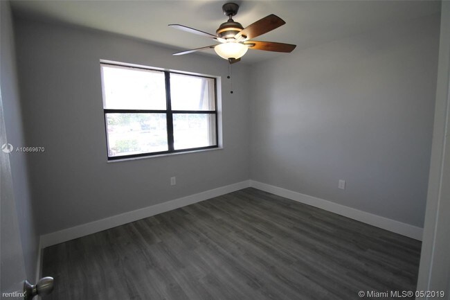 Foto del edificio - 2 br, 2 bath Condo - 467 NW 100th Pl