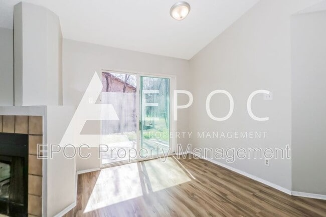 Building Photo - 1801 Dickens Dr