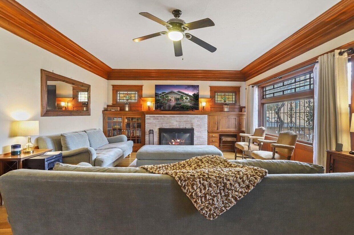 Building Photo - "Charming 2-Bedroom Apartment with Luxury ...