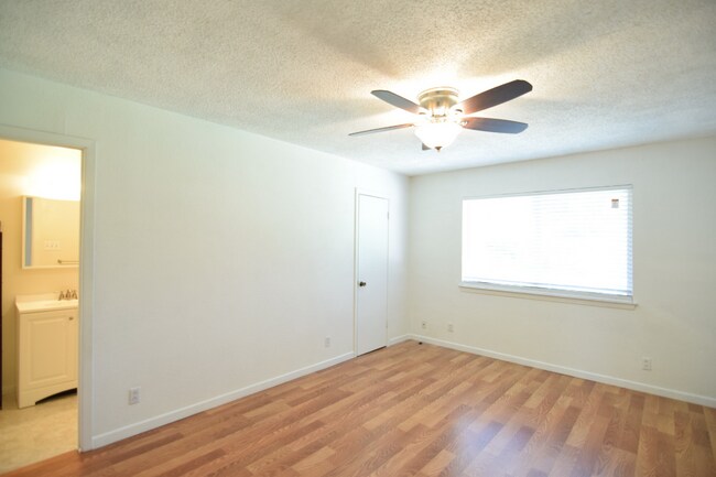 Foto del edificio - 3105 Tallwood Dr