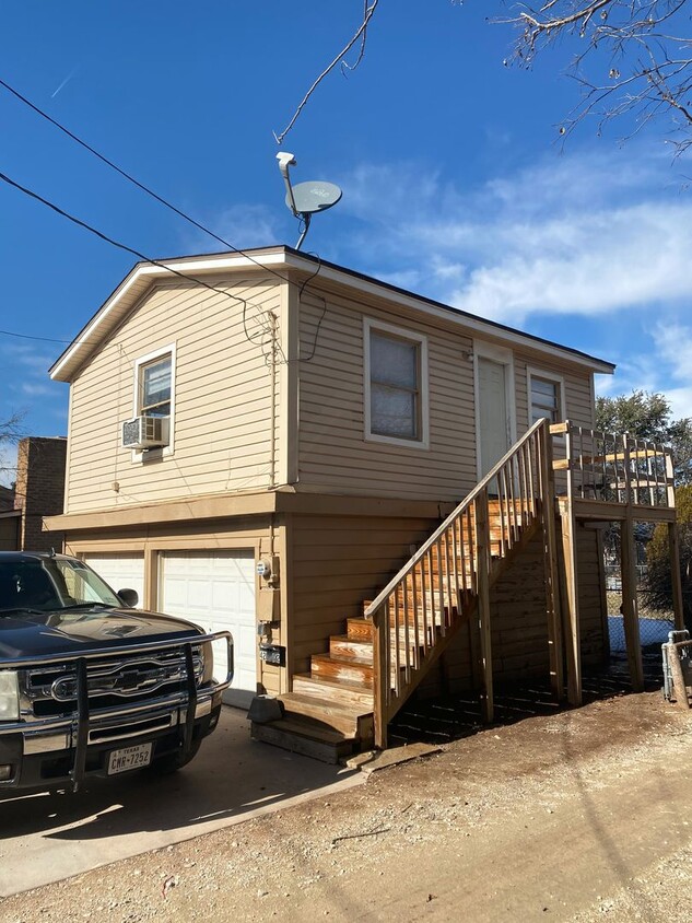 Primary Photo - Efficiancy Alley Apartment