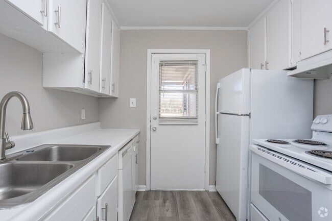 2BR, 1BA - 875SF - Stonegate Apartments