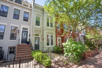 Building Photo - 228 9th St NE
