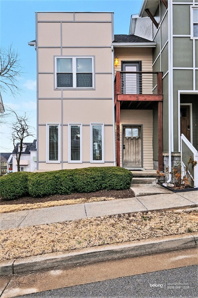 Building Photo - 3704 Lausanne Dr