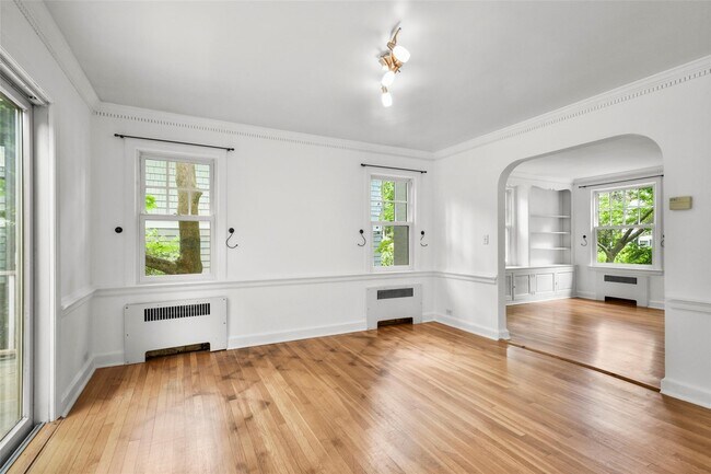Building Photo - 721 Forest Ave