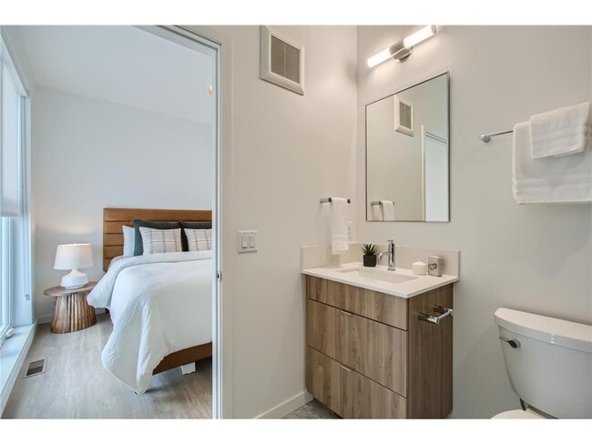 Building Photo - 10 West Dr