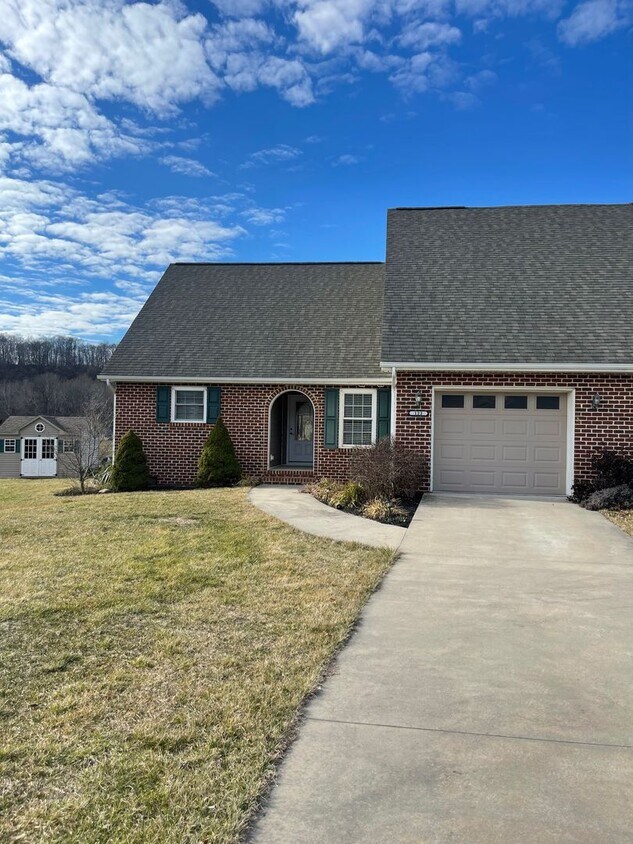 Primary Photo - Duplex in Turner Ashby School District