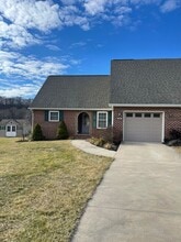 Building Photo - 122 Hollen Mill Ct