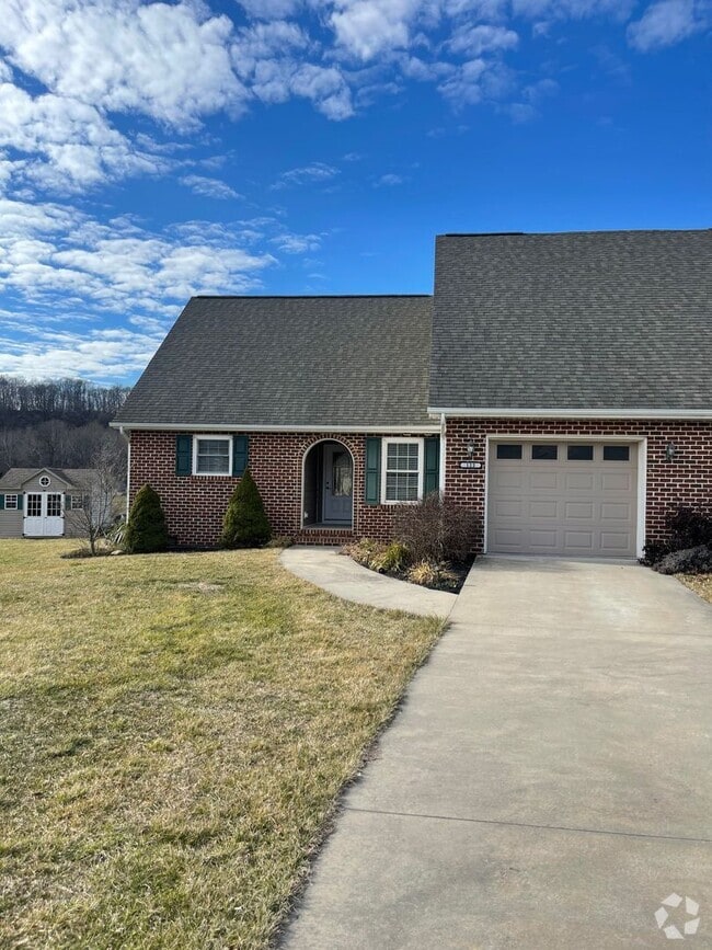 Building Photo - 122 Hollen Mill Ct