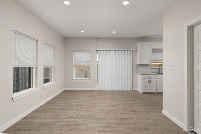 Foto del edificio - 609 E Interstate Hwy 2