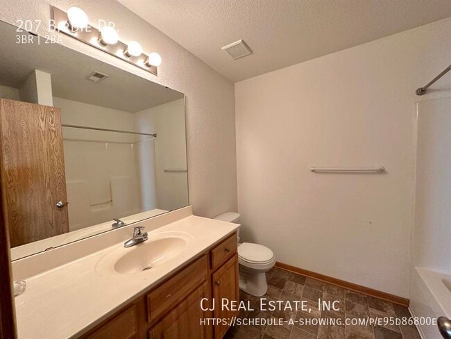 Building Photo - 207 Birdie Dr