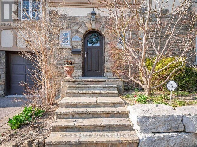 Building Photo - 446 Glencairn Ave