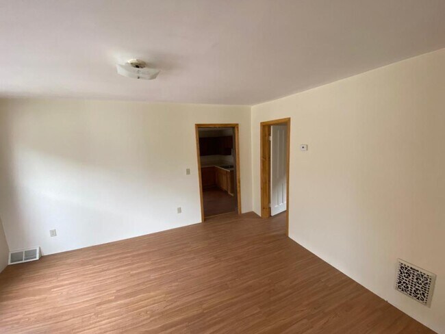 Foto del edificio - 923 Churchill Ave