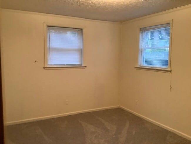 Building Photo - 1911 Rainbow Forest #3