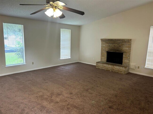 Foto del edificio - 15906 Blueridge Rd