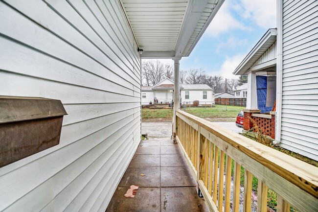 Building Photo - Newly Renovated Home in Lindenwald!