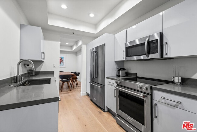 Foto del edificio - 2102 Century Park Ln