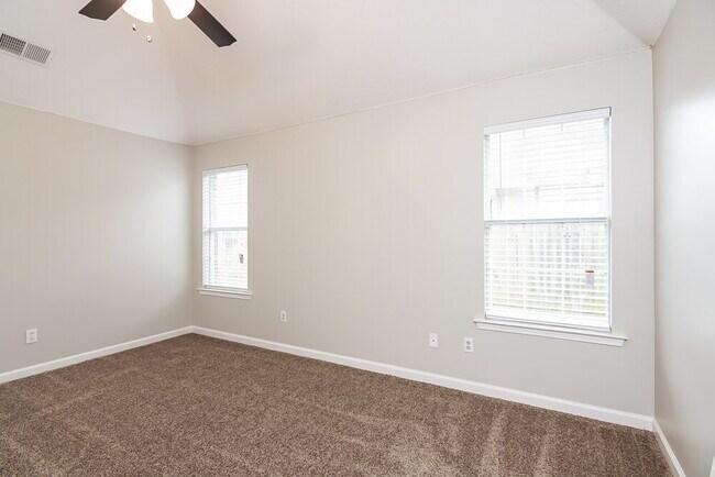 Foto del edificio - 115 Mossy Springs Dr