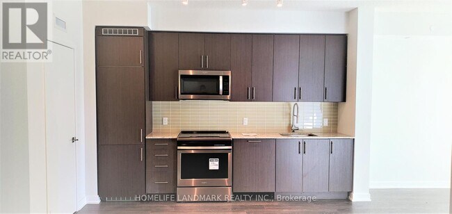 Photo du bâtiment - 4055 Parkside Village Dr