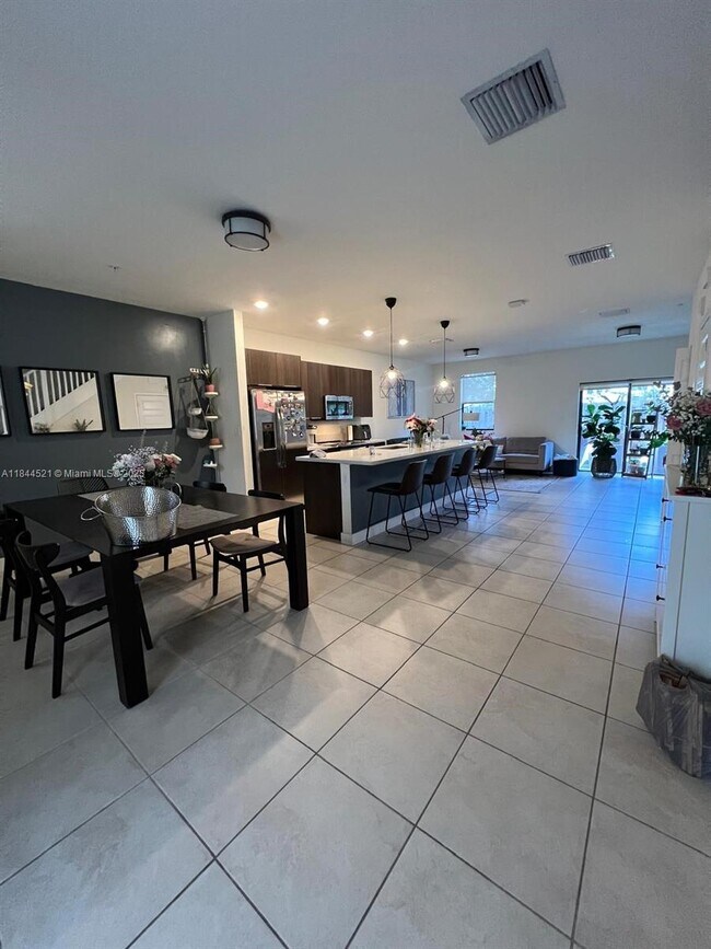 Foto del edificio - 10431 NW 82nd St