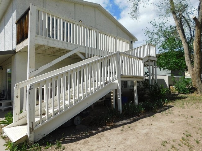 Building Photo - 869 Iowa Ave