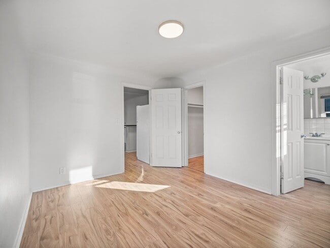 Building Photo - LOWER SOUTH HILL ONE BEDROOM CLOSE TO HUCK...