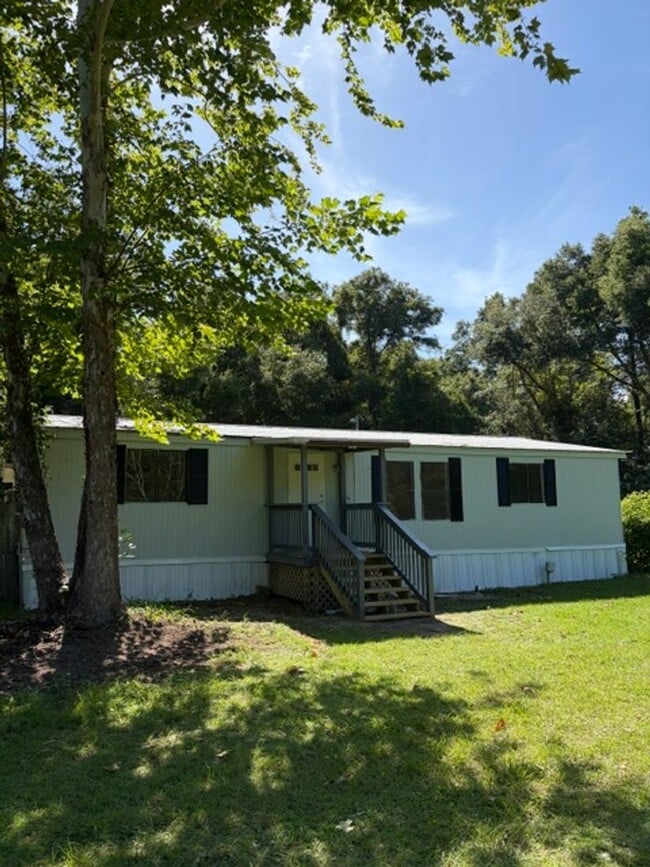 Building Photo - 40 Serafino Ln