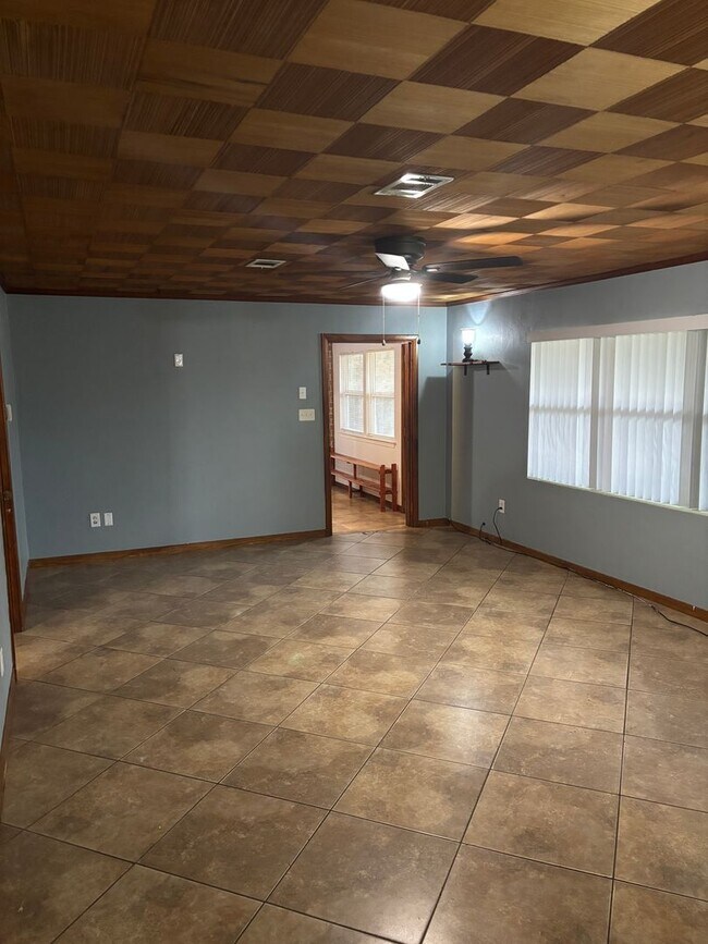 Foto del edificio - 425 Rentz Ave