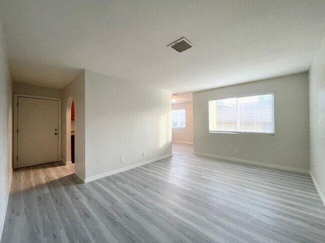 Foto del edificio - 1834 N Decatur Blvd