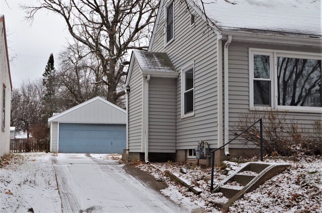 Building Photo - 1160 Kennard St