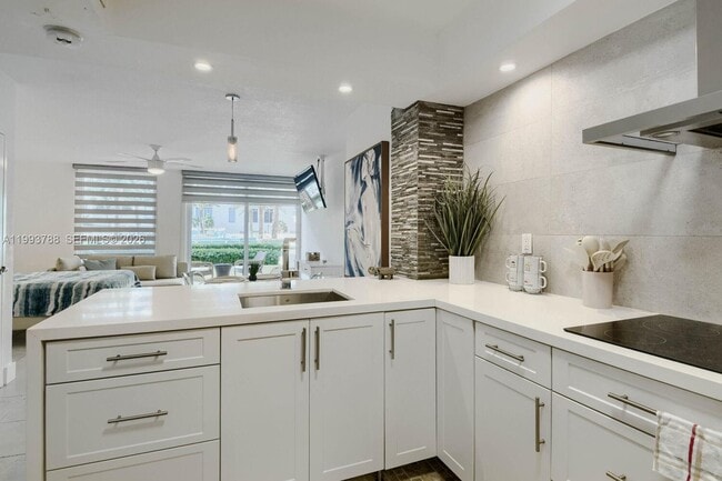 Building Photo - 2501 S Ocean Dr