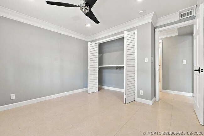 Building Photo - 3017 N Oakland Forest Dr