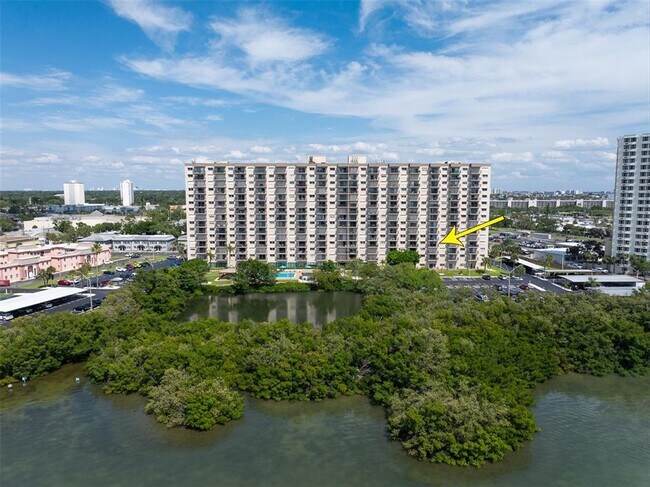 Foto del edificio - 7050 Sunset Dr S