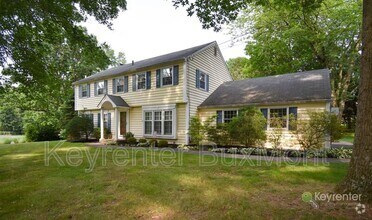 Building Photo - 5 Cedar Woods Dr
