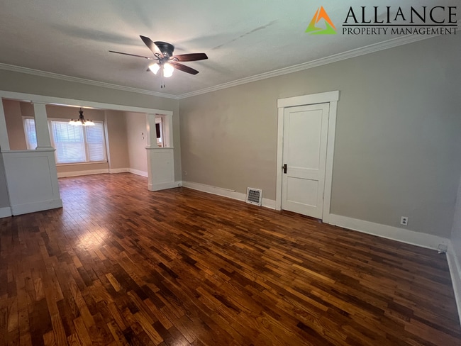 Building Photo - Charming 3 Bed  w/ Bonus Room Home ~ Great Location!