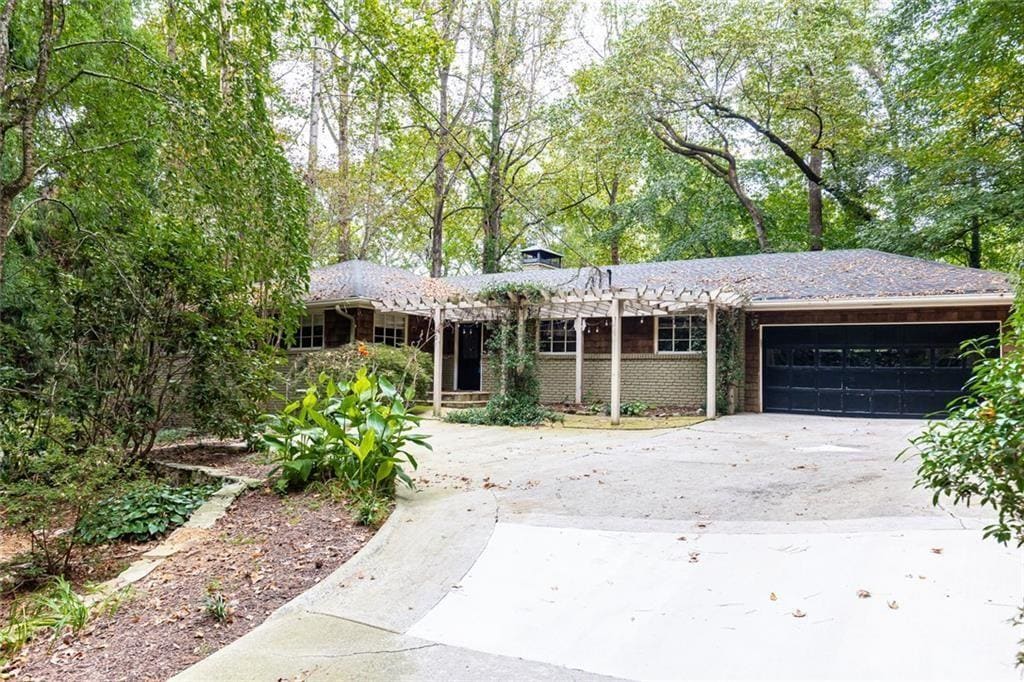 Primary Photo - 3943 Lake Forrest Dr NE