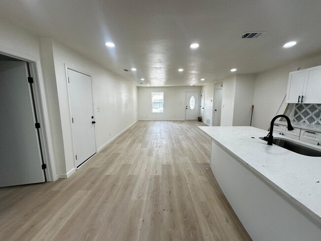 Building Photo - 1712 Brake Dr